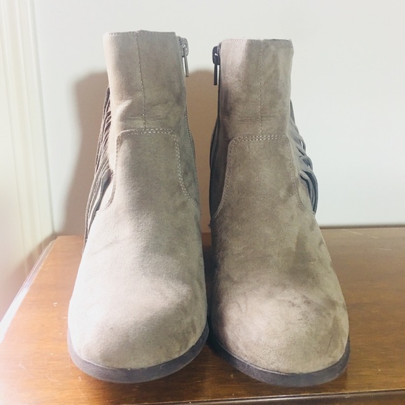 Madden Girl taupe fringe booties, faux suede - Picture 4 of 7
